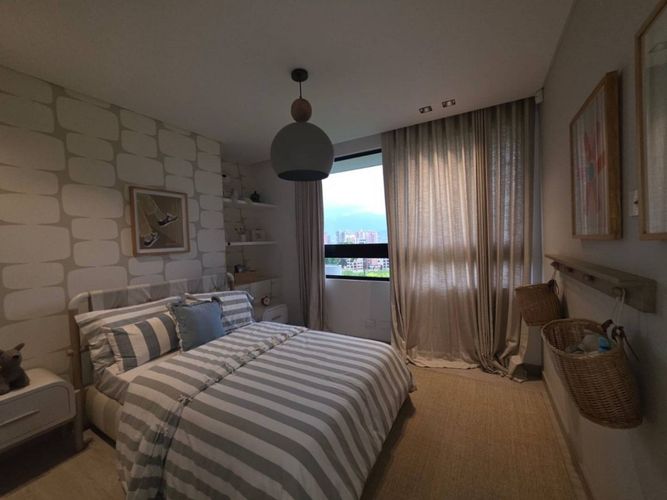 Apartamento de 3 alcobas en venta en El Castillo, Medellín, 146 m² · foto 13 de 24
