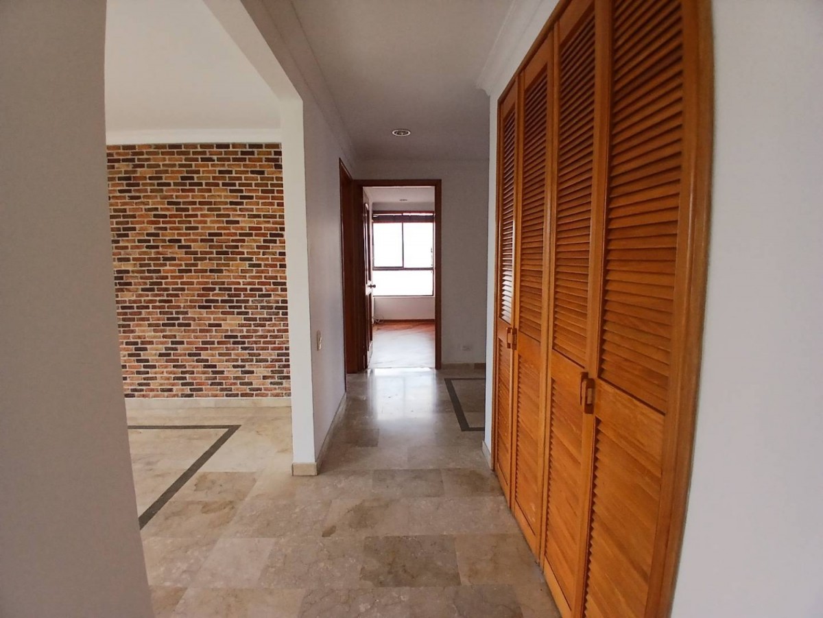 Apartamento en arriendo en El Poblado, Medellín · foto 2 de 22