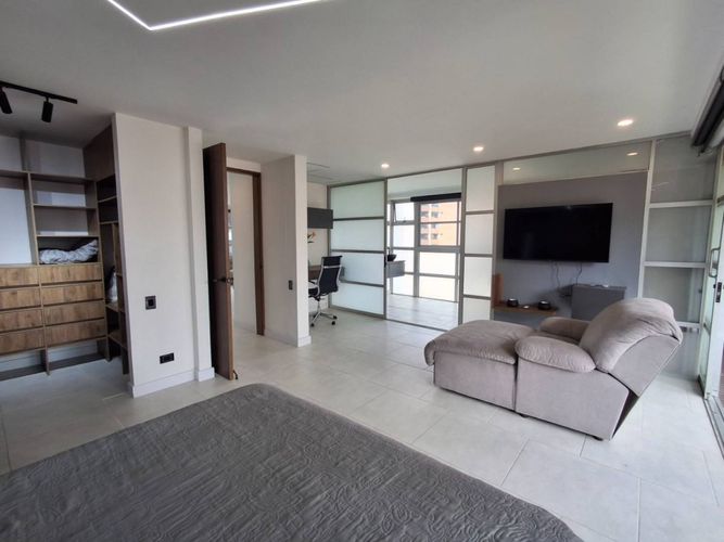 Apartamento de 3 alcobas en venta en El Poblado, Medellín, 184 m² · foto 8 de 24