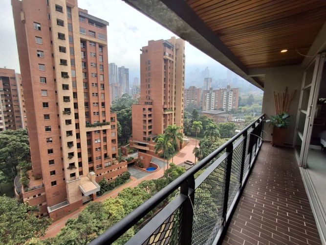 Apartamento de 3 alcobas en venta en El Poblado, Medellín, 184 m² · foto 10 de 24