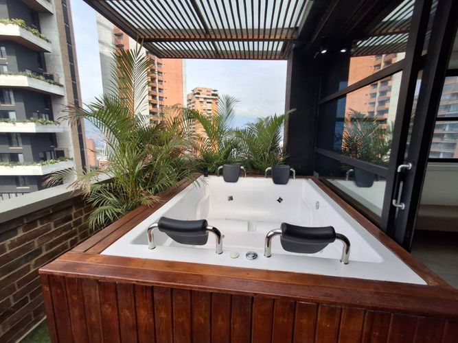 Apartamento de 3 alcobas en venta en El Poblado, Medellín, 184 m² · foto 15 de 24