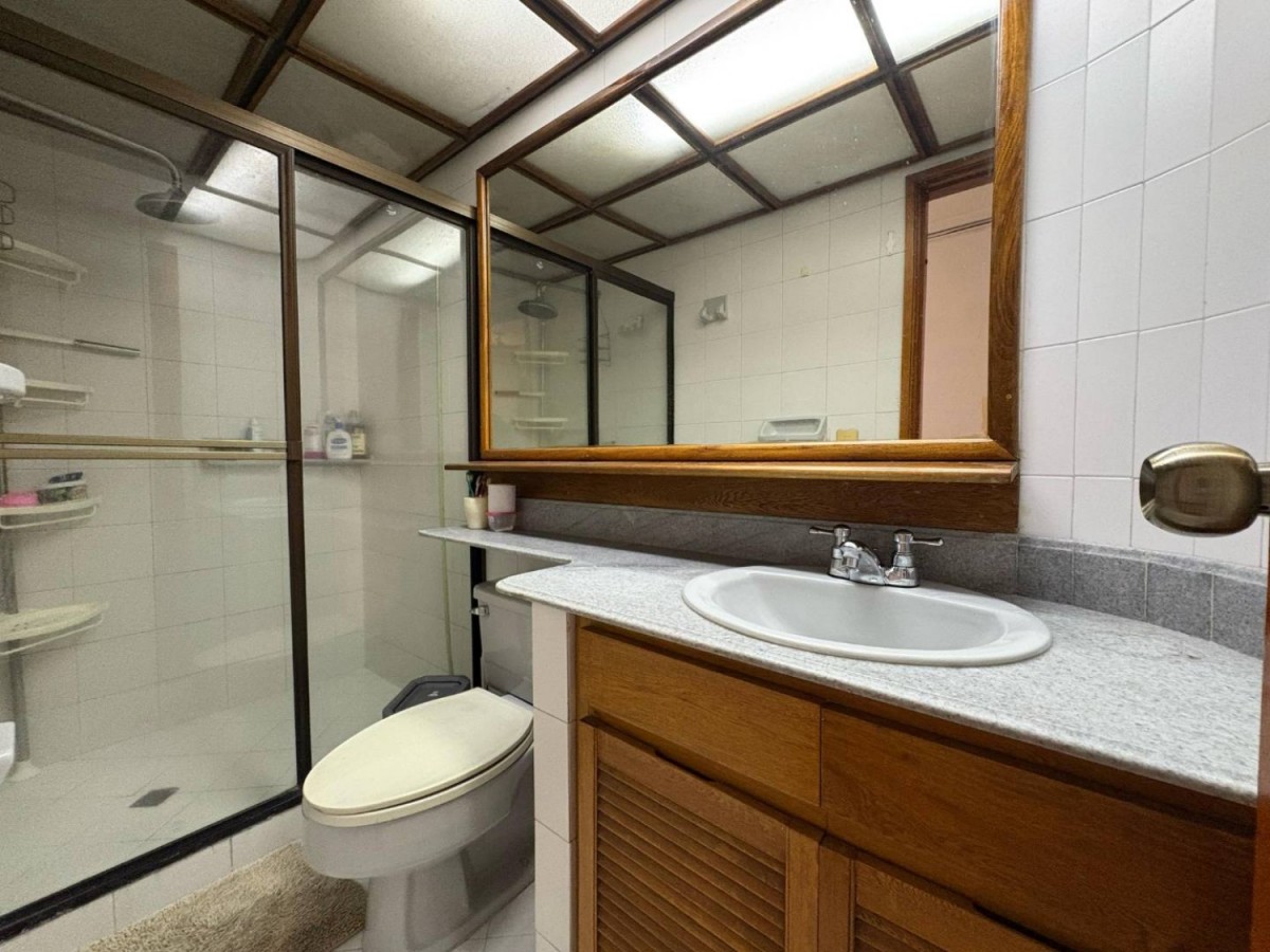 Apartamento en venta en El Poblado, Medellín · foto 2 de 24