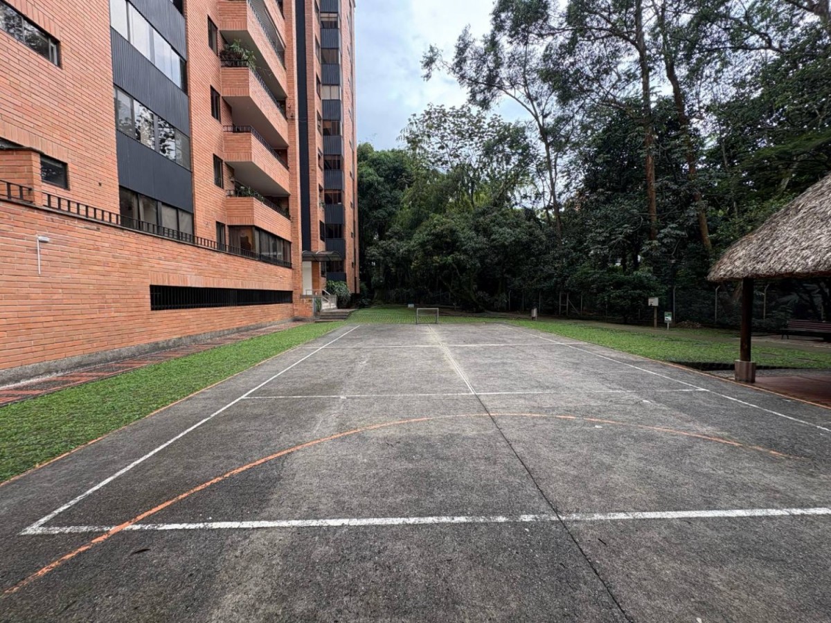 Apartamento en venta en El Poblado, Medellín · foto 12 de 24