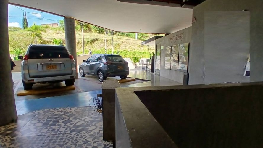 Local en arriendo en El Poblado, Envigado · foto 5 de 10