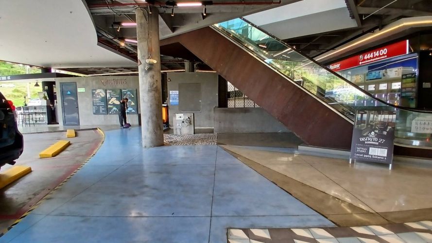 Local en arriendo en El Poblado, Envigado · foto 6 de 10