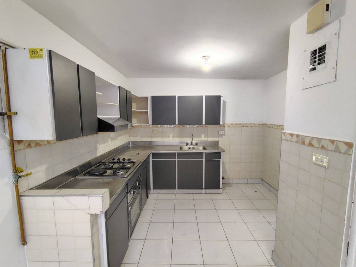 Casa en arriendo en Manila, Medellín · foto 10 de 24
