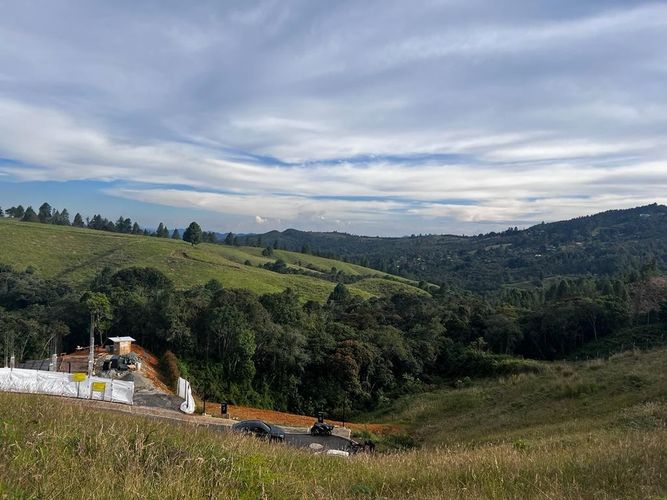 Lote en venta en Pantanillo, Envigado, 2095 m² · foto 3 de 10
