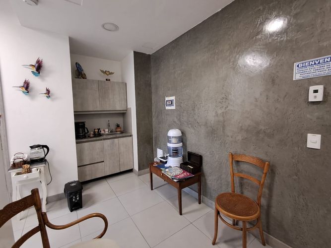 Oficina en arriendo en Las Lomitas, Sabaneta, 40 m² · foto 2 de 9