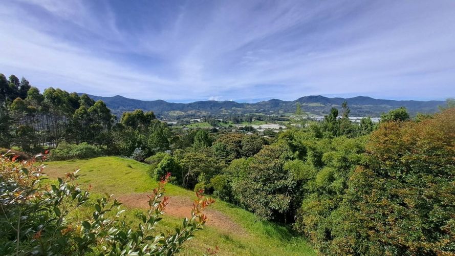Lote en venta en El Tambo, La Ceja, 4370 m² · foto 2 de 17