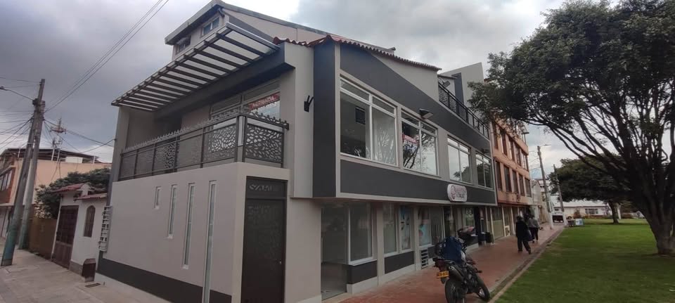 Casa en venta en Normandia, Bogotá · foto 3 de 14