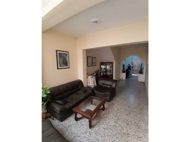 Casa de 6 alcobas en venta en Boston, Medellín, 350 m² · foto 11 de 24