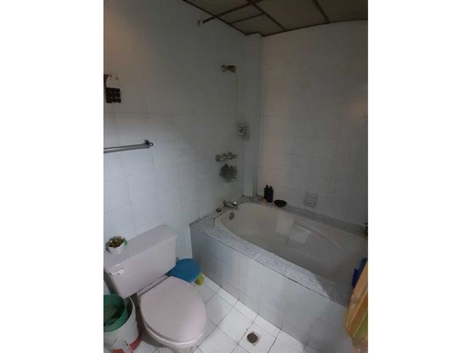 Casa de 6 alcobas en venta en Boston, Medellín, 350 m² · foto 16 de 24