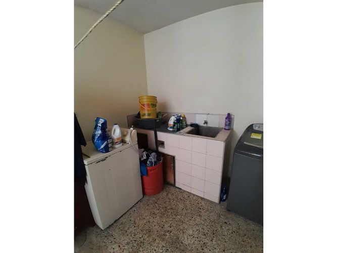 Casa de 6 alcobas en venta en Boston, Medellín, 350 m² · foto 23 de 24