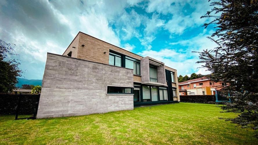 Casa de 5 alcobas en venta en Guaymaral, Bogotá, 440 m² · foto 3 de 24