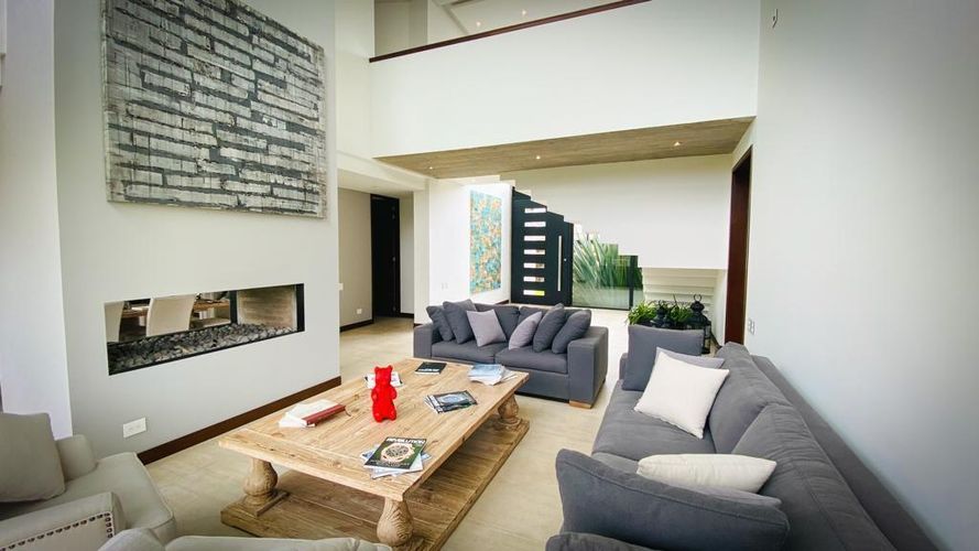 Casa de 5 alcobas en venta en Guaymaral, Bogotá, 440 m² · foto 9 de 24