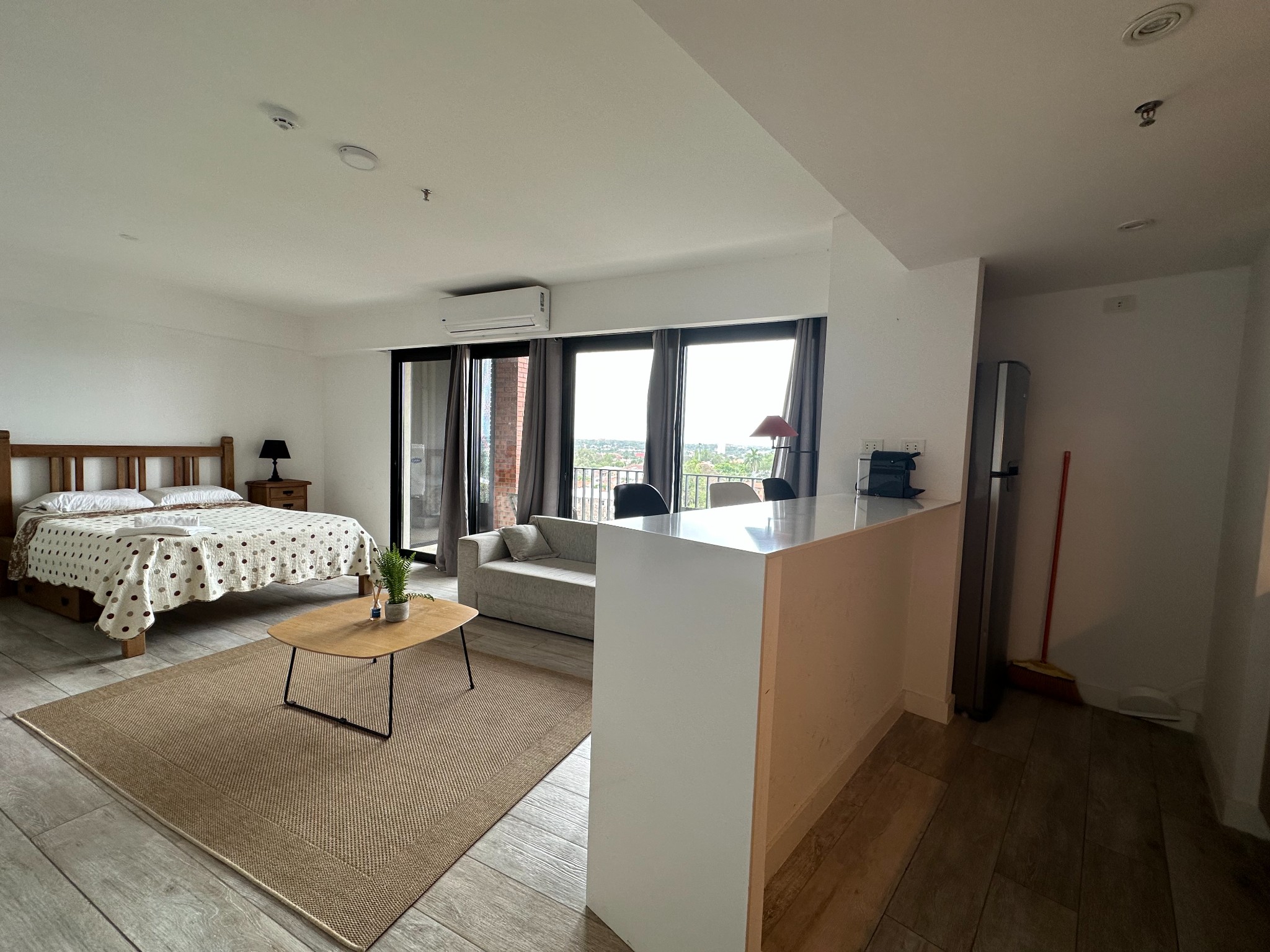 ¡Raro de encontrar! Monoambiente de 45 m² de amplitud a una cuadra de avenida Santa Teresa — foto 2