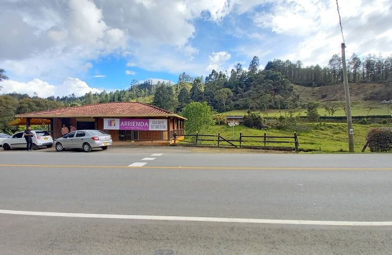 Local en arriendo en Lejos Del Nido, El Retiro, 220 m² · foto 3 de 24