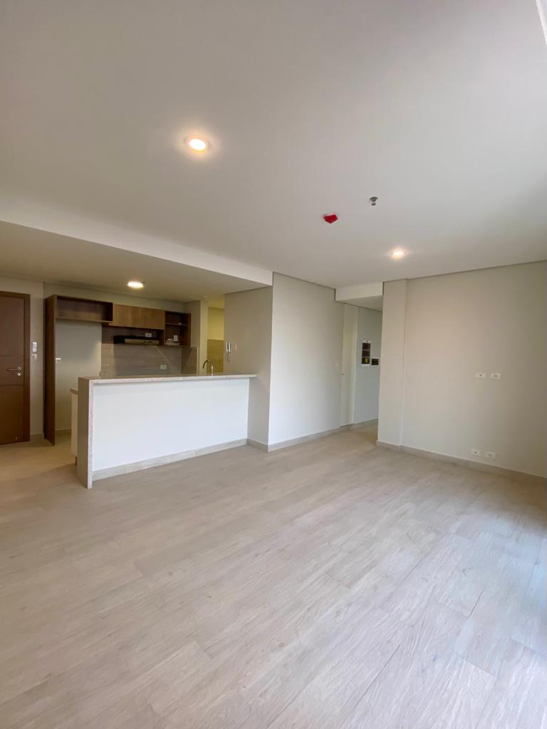 ALQUILO amplio depto de 2 habs + studio con o sin muebles — foto 2