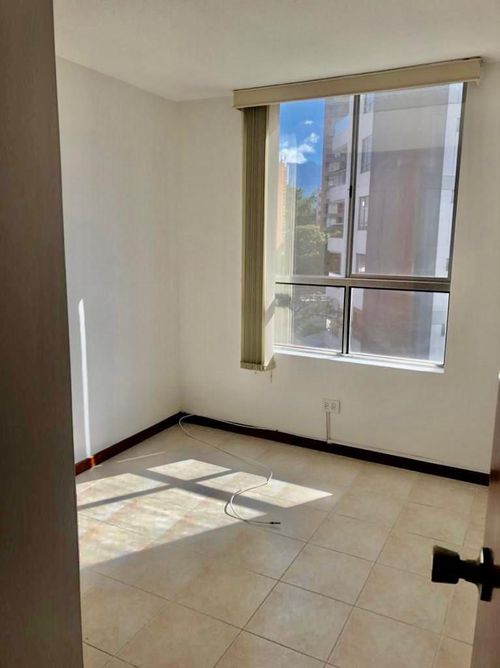Apartamento de 3 alcobas en arriendo en El Poblado, Medellín, 81 m² · foto 3 de 11