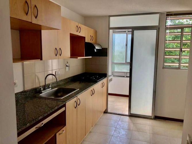 Apartamento de 3 alcobas en arriendo en El Poblado, Medellín, 81 m² · foto 5 de 11