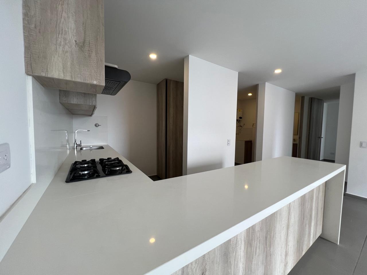 Apartamento en arriendo en El Poblado, Medellín · foto 2 de 14