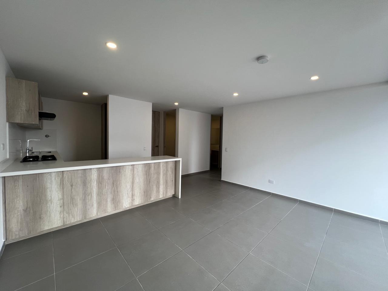 Apartamento en arriendo en El Poblado, Medellín · foto 3 de 14