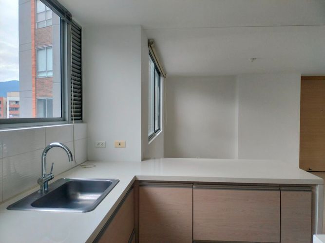 Apartamento de 3 alcobas en arriendo en El Poblado, Medellín, 135 m² · foto 4 de 18