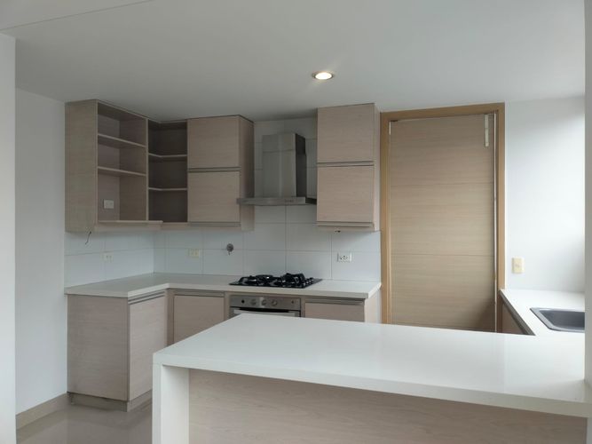 Apartamento de 3 alcobas en arriendo en El Poblado, Medellín, 135 m² · foto 6 de 18