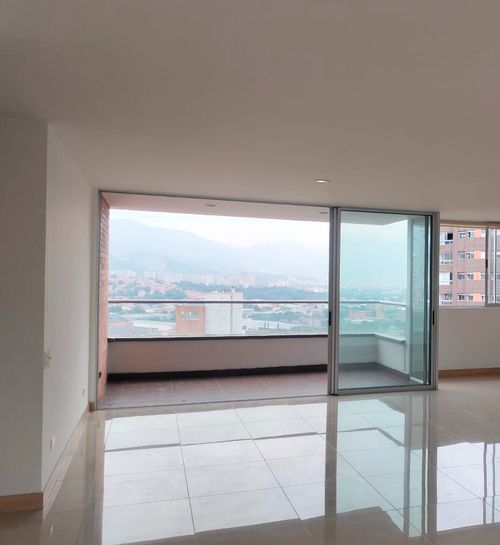 Apartamento de 3 alcobas en arriendo en El Poblado, Medellín, 135 m² · foto 2 de 18