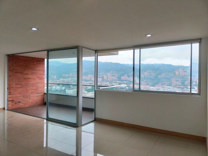 Apartamento de 3 alcobas en arriendo en El Poblado, Medellín, 135 m² · foto 3 de 18