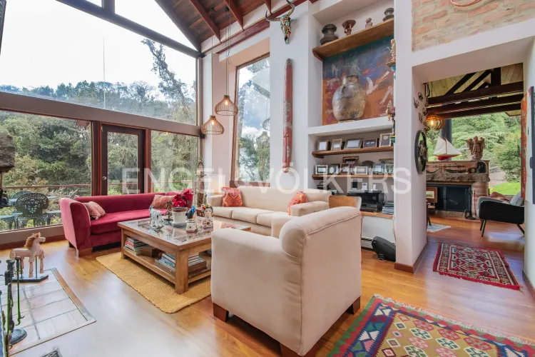 Casa de 6 alcobas en venta en Guaymaral, Bogotá, 550 m² · foto 2 de 20