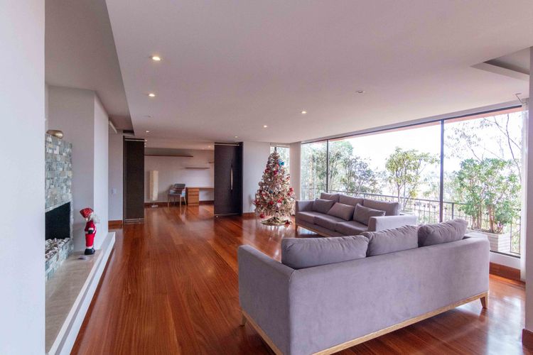 Apartamento de 3 alcobas en venta en Cerros De Los Alpes, Bogotá, 308 m² · foto 2 de 24