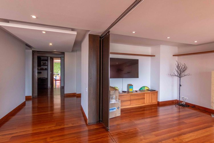 Apartamento de 3 alcobas en venta en Cerros De Los Alpes, Bogotá, 308 m² · foto 3 de 24