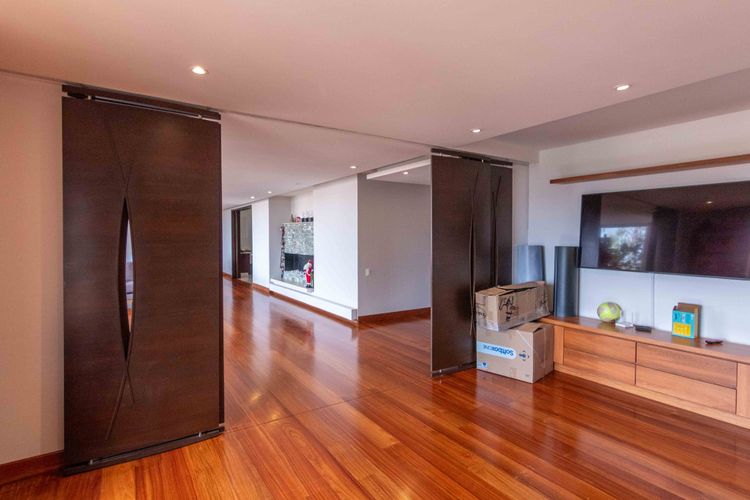 Apartamento de 3 alcobas en venta en Cerros De Los Alpes, Bogotá, 308 m² · foto 4 de 24
