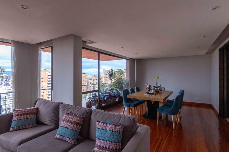 Apartamento de 3 alcobas en venta en Cerros De Los Alpes, Bogotá, 308 m² · foto 5 de 24