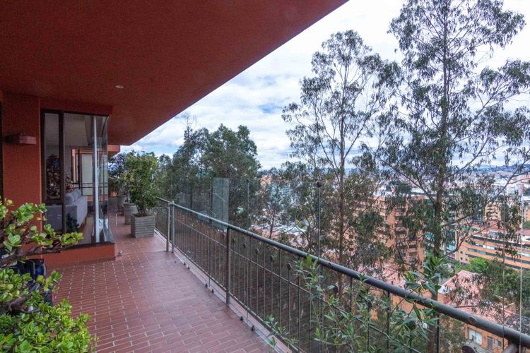 Apartamento de 3 alcobas en venta en Cerros De Los Alpes, Bogotá, 308 m² · foto 7 de 24