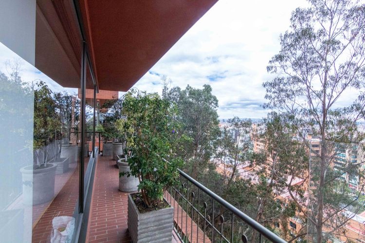 Apartamento de 3 alcobas en venta en Cerros De Los Alpes, Bogotá, 308 m² · foto 8 de 24