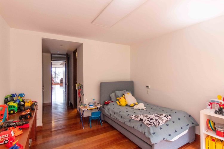 Apartamento de 3 alcobas en venta en Cerros De Los Alpes, Bogotá, 308 m² · foto 12 de 24