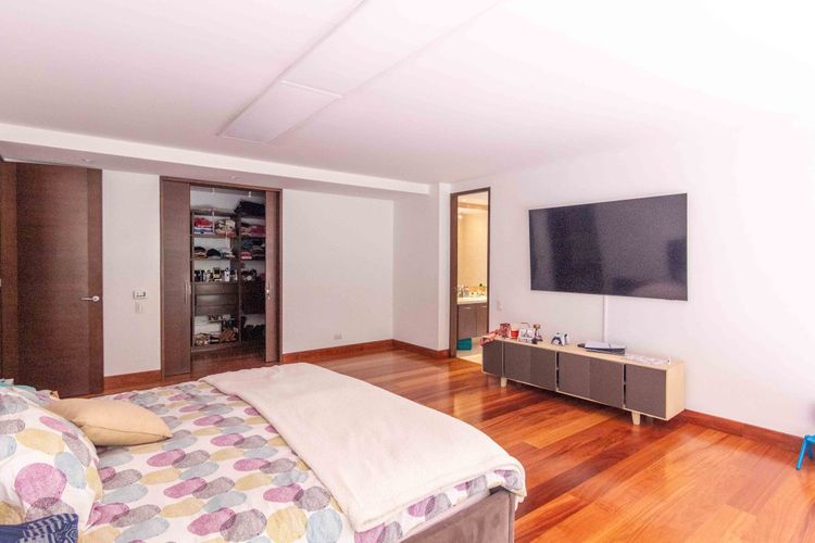 Apartamento de 3 alcobas en venta en Cerros De Los Alpes, Bogotá, 308 m² · foto 19 de 24