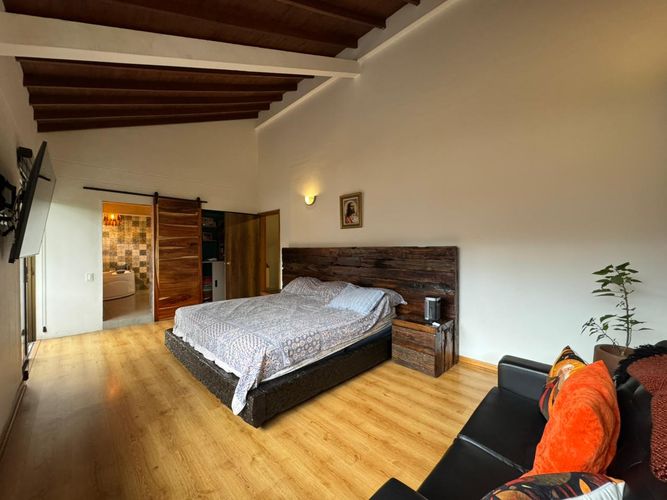Casa de 3 alcobas en venta en El Poblado, Medellín, 300 m² · foto 9 de 24