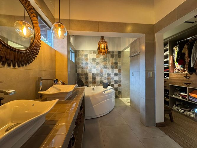 Casa de 3 alcobas en venta en El Poblado, Medellín, 300 m² · foto 10 de 24
