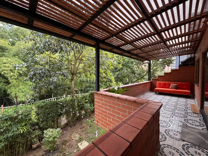 Casa de 3 alcobas en venta en El Poblado, Medellín, 300 m² · foto 12 de 24