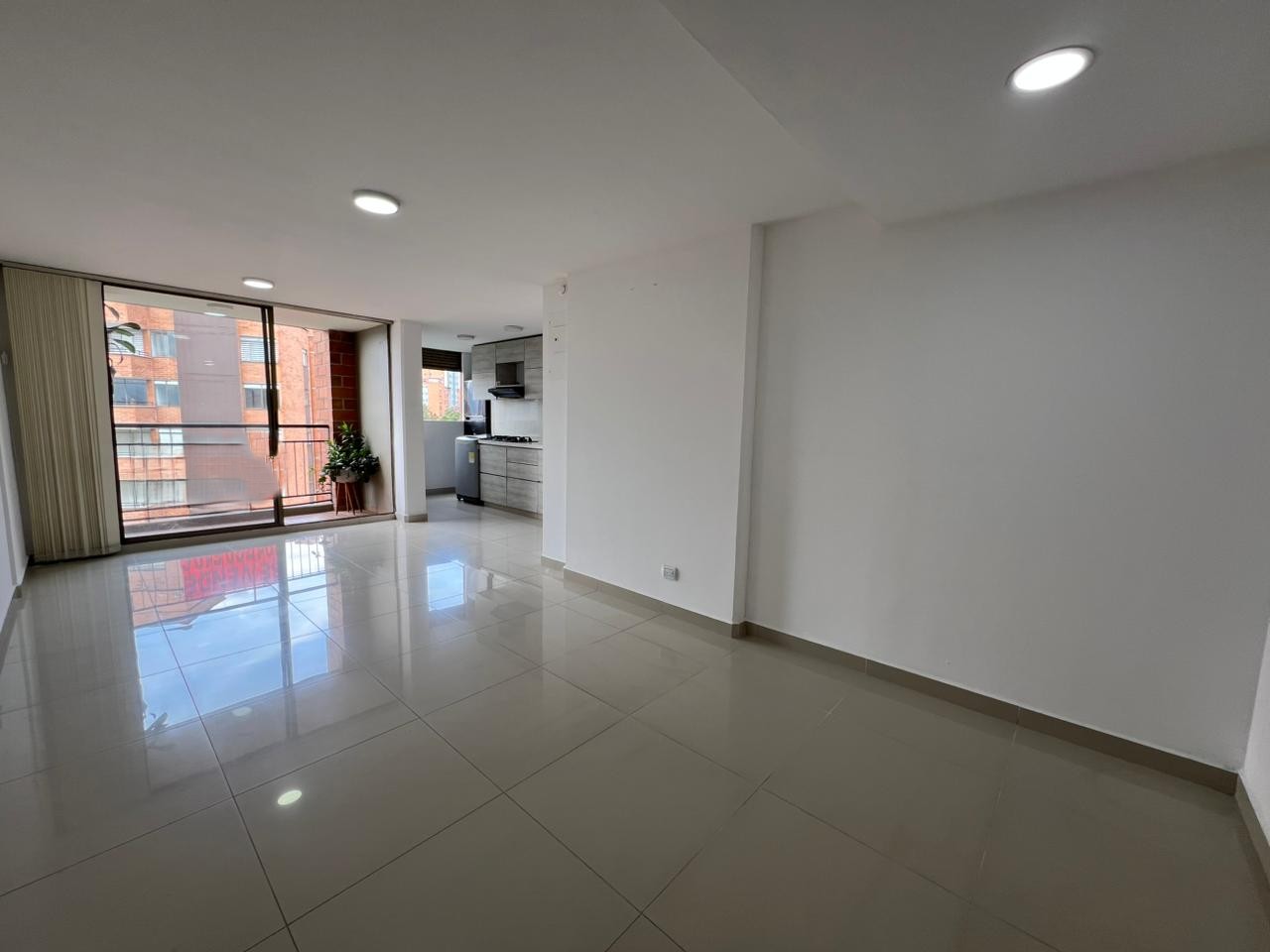 Apartamento en arriendo en El Poblado, Medellín · foto 2 de 18