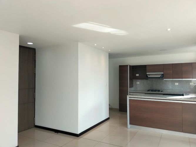 Apartamento de 3 alcobas en arriendo en El Poblado, Medellín, 81 m² · foto 7 de 16