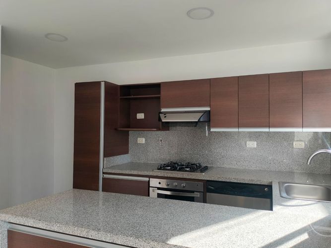 Apartamento de 3 alcobas en arriendo en El Poblado, Medellín, 81 m² · foto 6 de 16