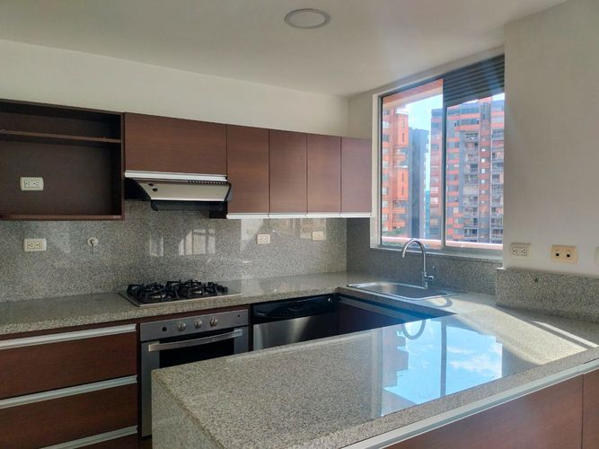 Apartamento de 3 alcobas en arriendo en El Poblado, Medellín, 81 m² · foto 4 de 16