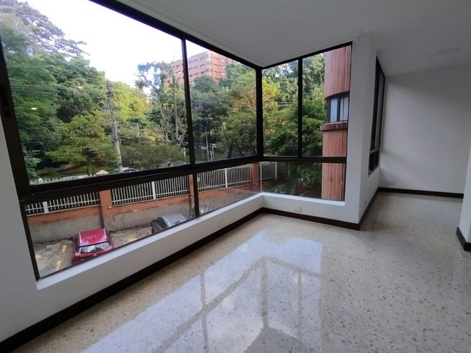 Apartamento de 3 alcobas en arriendo en La Aguacatala, Medellín, 280 m² · foto 2 de 20