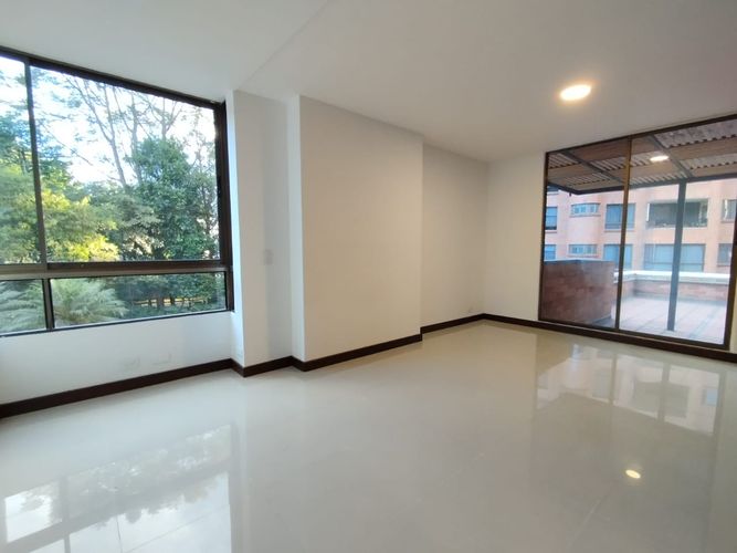 Apartamento de 3 alcobas en arriendo en La Aguacatala, Medellín, 280 m² · foto 3 de 20