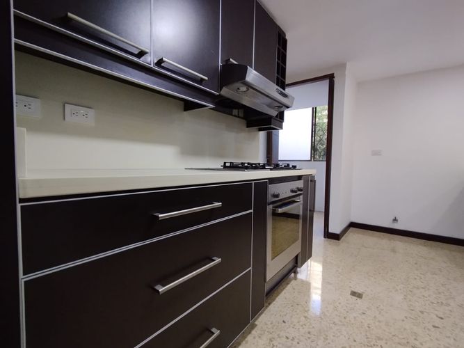 Apartamento de 3 alcobas en arriendo en La Aguacatala, Medellín, 280 m² · foto 8 de 20