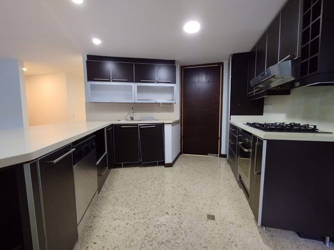 Apartamento de 3 alcobas en arriendo en La Aguacatala, Medellín, 280 m² · foto 9 de 20